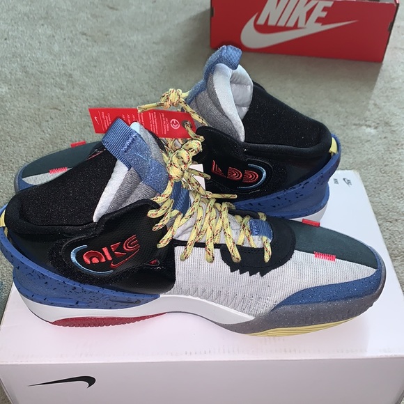 Nike Air Deldon Basketball Shoes - Picture 12 of 16